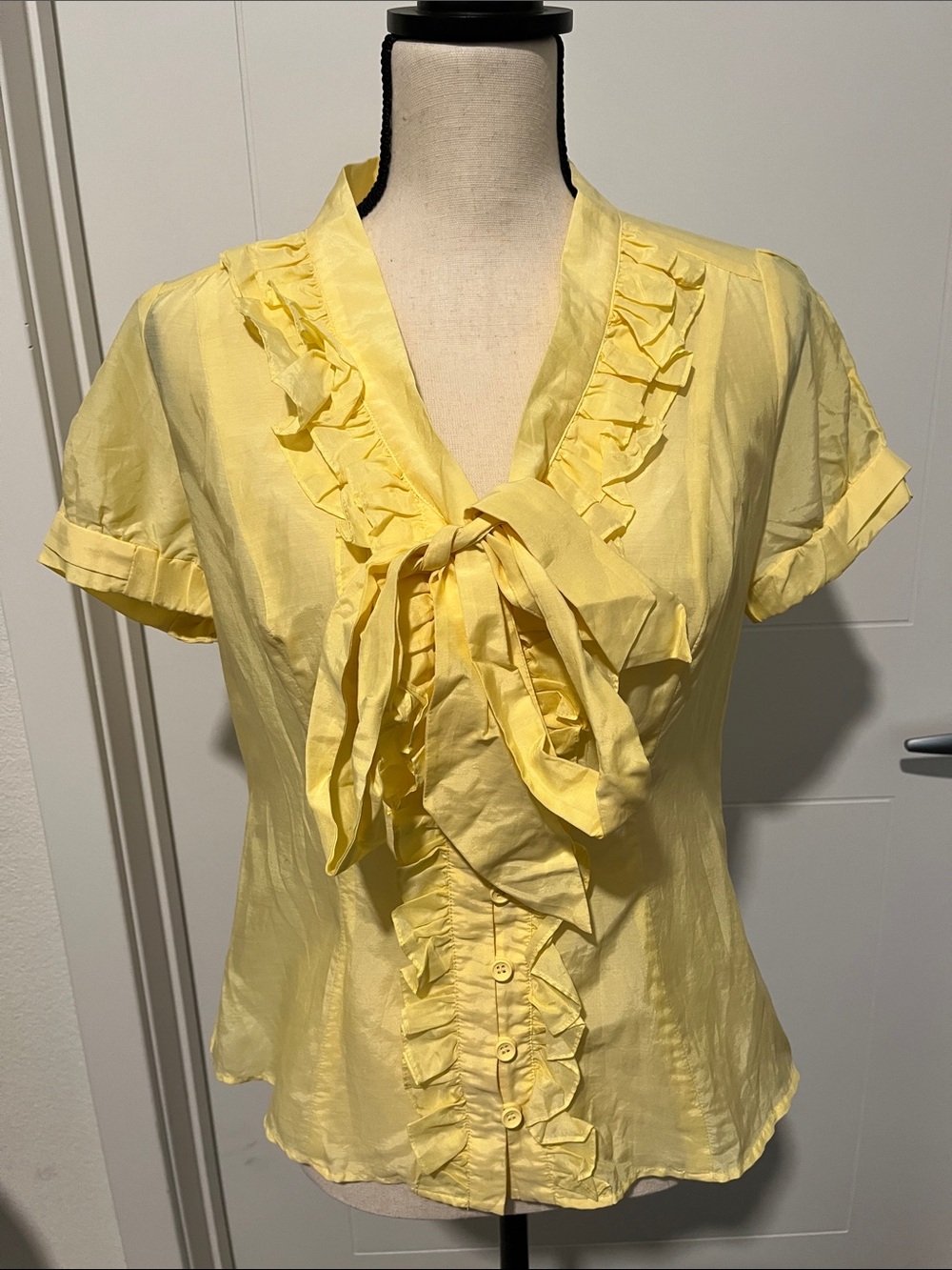 Y2K Bebe Yellow Ruffle Tie Front Button Short Sleeve Shirt Cottagecore Coquette